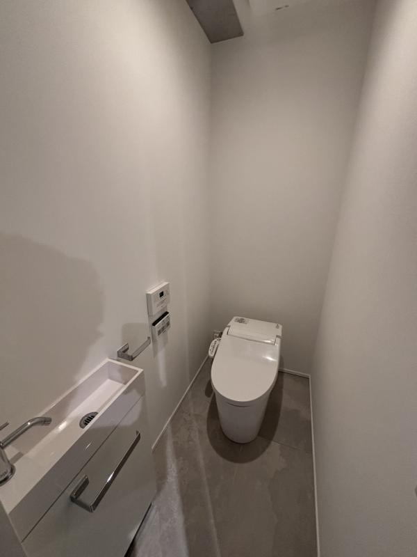 ルクール市ヶ谷払方町(旧ARK HOUSE 市ヶ谷払方町)1階 トイレ