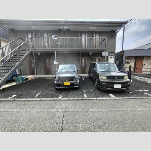 ティアナ 駐車場