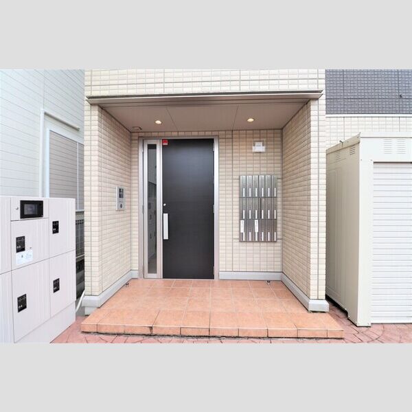 グレイスレジデンス中央102号室 エントランス