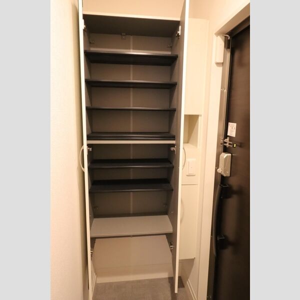 ロイヤルレジデンスⅢ シューズボックス