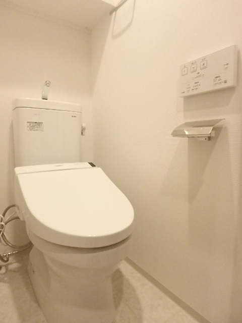 グランド・ガーラ横浜大口7階 ゆったりとした空間のトイレです