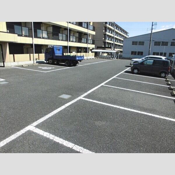 リビングタウン厚木 敷地内駐車場