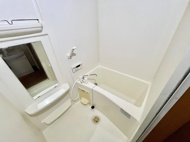 メゾン・ラクウショウ バス