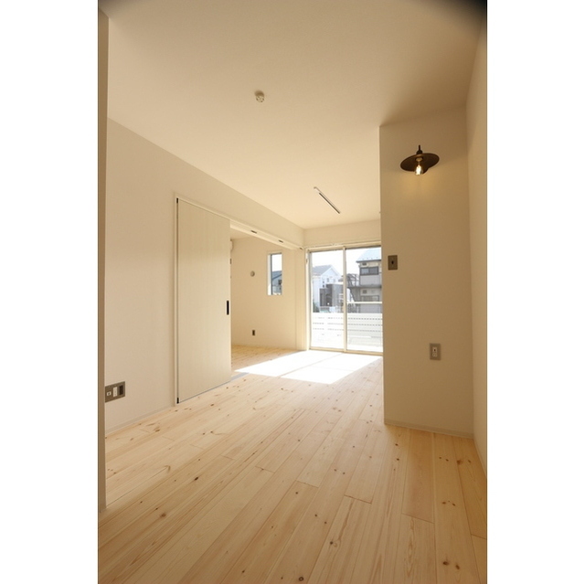 ＬＡＩＤ ＢＡＣＫ ＴＥＲＲＡＣＥ リビング