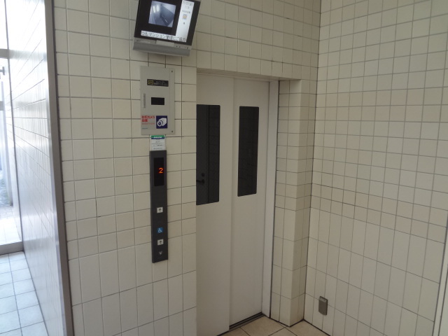 アクトフォルム江古田0606号室 外からもモニターでＥＶ内が確認できます