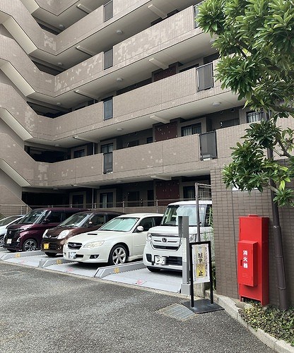 ライオンズヴィアーレ朝霞 駐車場　※2026年8月の写真