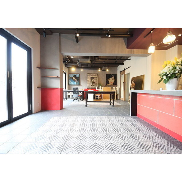 CRESCENT COURT 内観