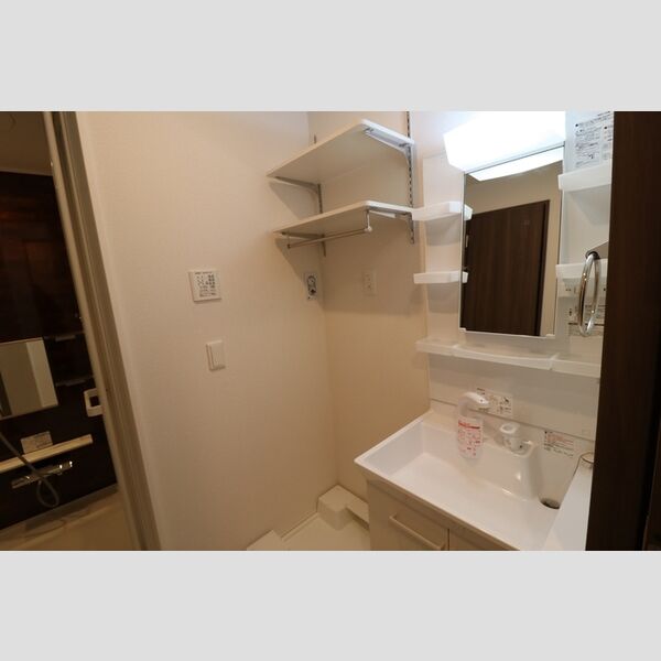 セレスティア白鳥109号室 洗面台　洗濯機設置場所