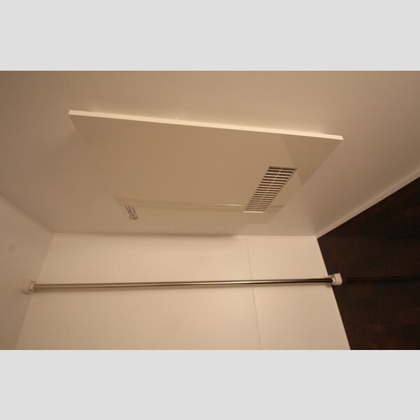 グラナーデ千住緑町102号室 浴室乾燥機