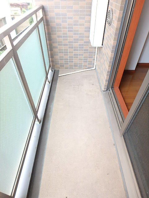 ガーラ・シティ蒲田南 外からの目が気にならないバルコニーで洗濯物が干せます