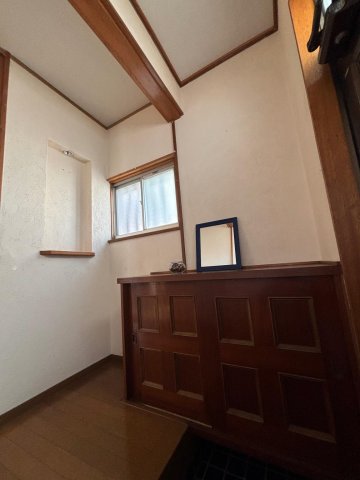 中原戸建 シューズボックス付き玄関