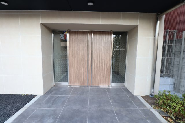 GENOVIA堀切菖蒲園0102号室 エントランス