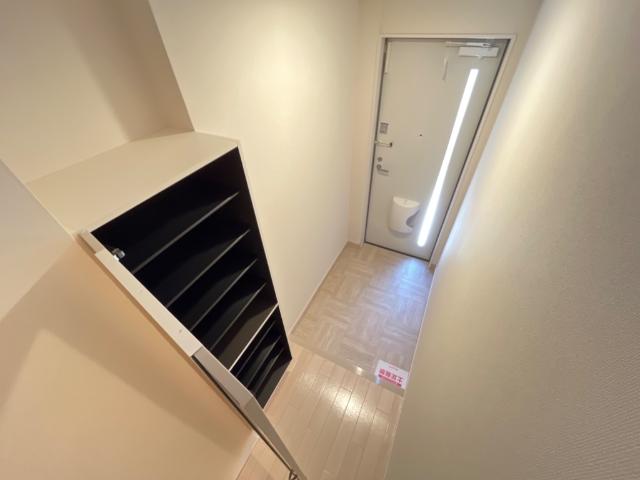 メゾン・ド・ルナ202号室 玄関収納