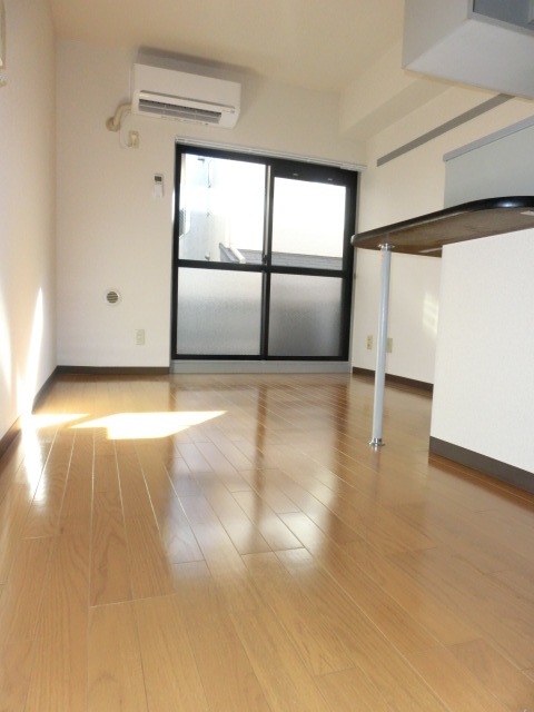 サンガーデン元郷B リビング