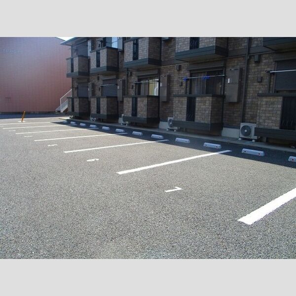 ラグーナ フォンテーヌ107号室 駐車場