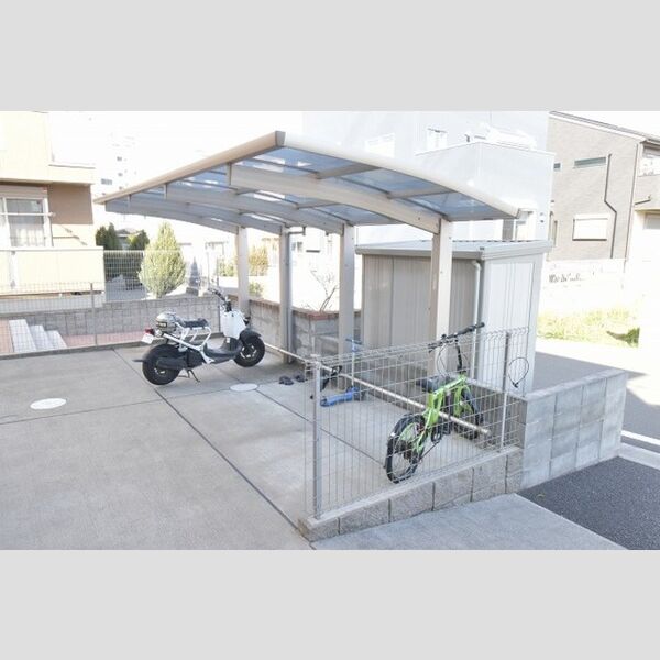 グランフォート　伍番館302号室 駐輪場