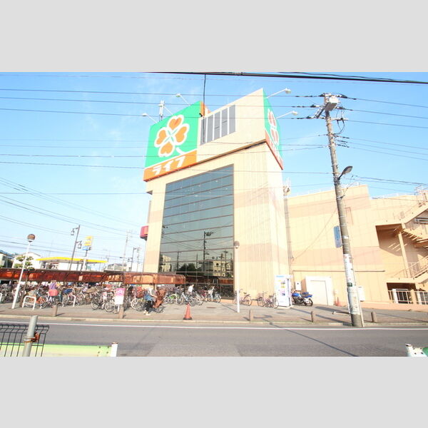 ファミユB310号室 ライフ竹の塚店317m