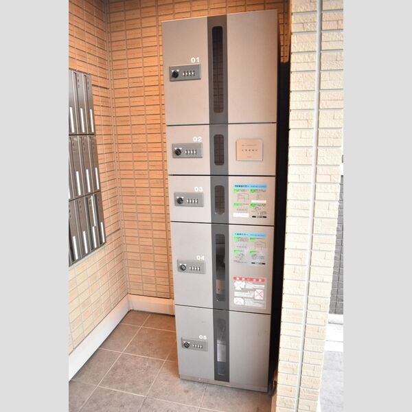 フローラ306号室 宅配ボックス