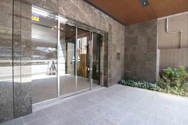 コンシェリア南麻布 ＰＬＡＴＩＮＵＭ ＳＱＵＡＲＥ305号室 エントランス