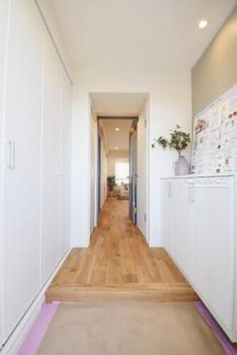 グランドメゾン王子 玄関（購入時広告掲載写真）