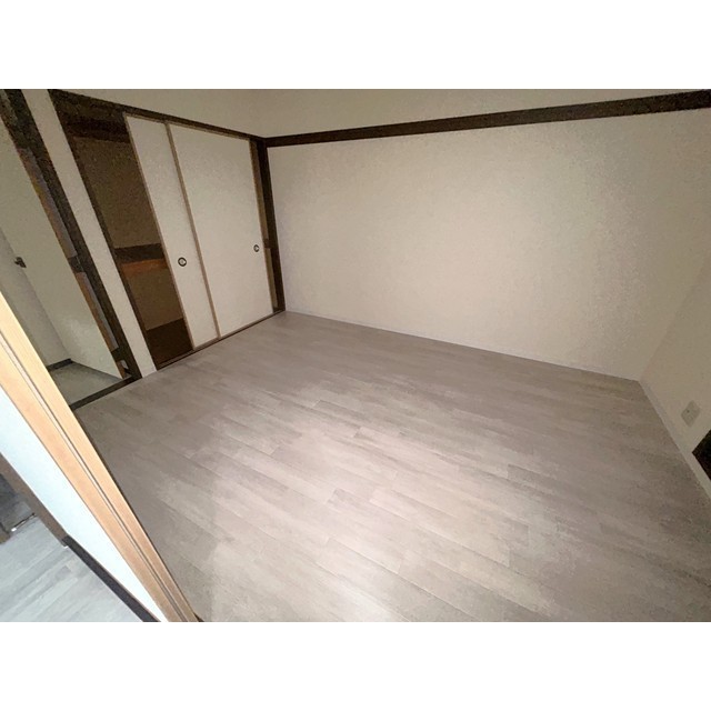 グランデュール瀬戸岡202号室 内観