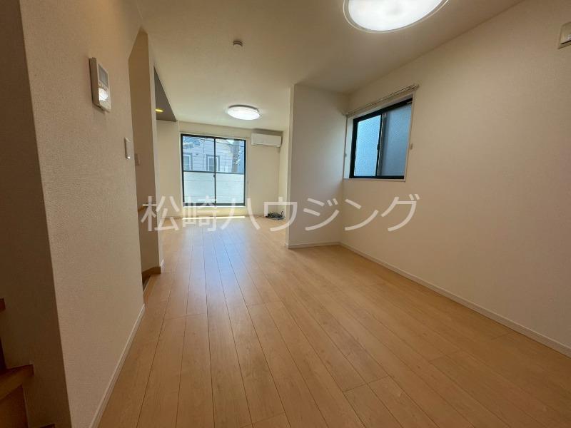 高円寺南5丁目戸建 リビング