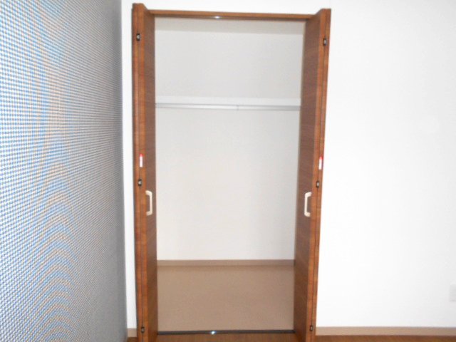 テラス弘明寺 洋室　収納　※別号室の参考写真(現況優先・仕様違いの場合あり)