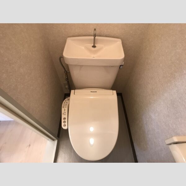 吉川タウンハウス　Ⅱ101号室 温水洗浄暖房便座トイレ