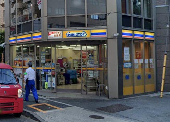 南青山ロイアルハイツ 【コンビニエンスストア】ミニストップ 南青山6丁目店まで289ｍ