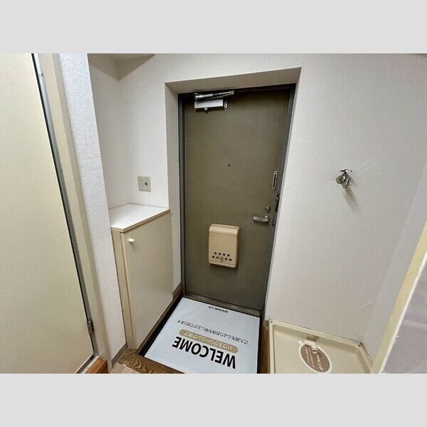 クレストガーデン津田沼105号室 玄関