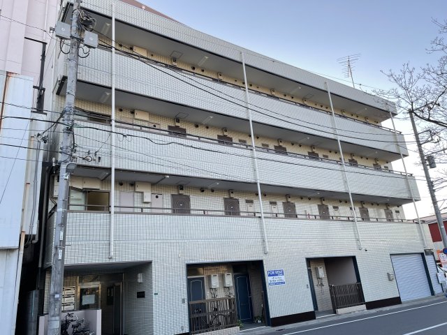 ロイヤルシティ船堀0101号室 2021年11月外装工事済み。共用廊下LEDライトに変更済。