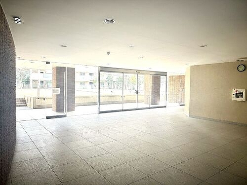 パークコリーナ上大岡アジュールコート1階 ロビー　※2026年2月撮影