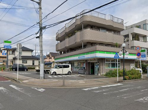 ハワイ荘 【コンビニエンスストア】ファミリーマート 渋沢南店まで765ｍ