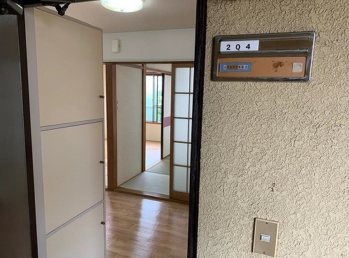 北町コーポ３号棟2階 共有部からの室内