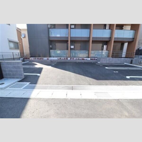 グレイスフルコート雅 駐車場