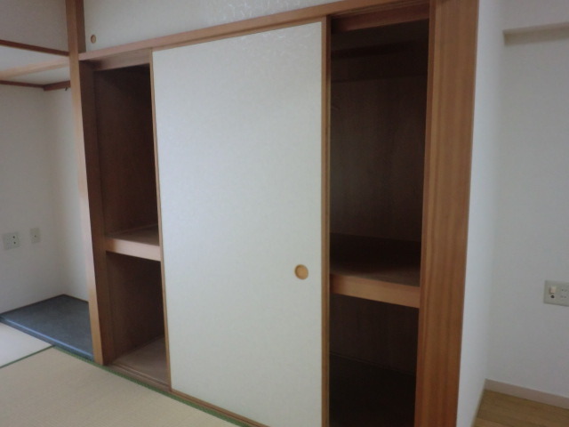 ラ・クラッセ西寺尾0214号室 和室収納♪