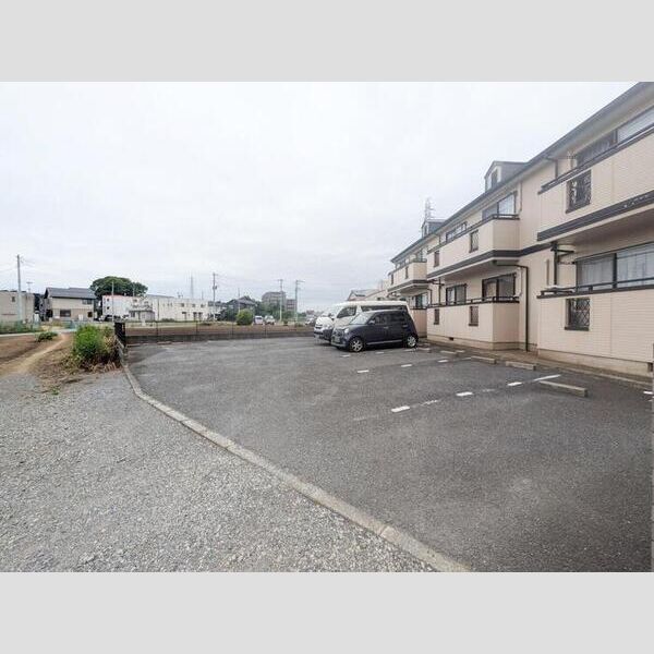 ハイネス大嶋 駐車場