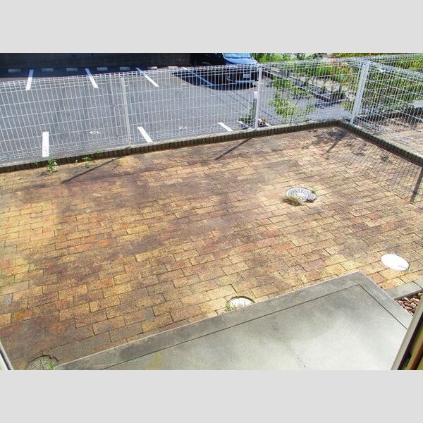 アンソレイエ　西館101号室 専用庭