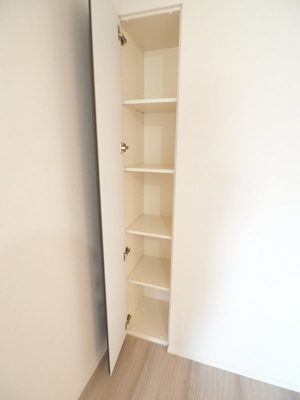 ドゥーエ日暮里8階 収納