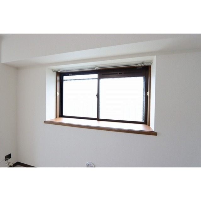 カサグランデ湘南101号室 リビングダイニング出窓