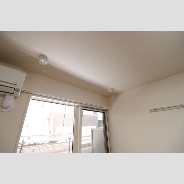 ロイヤルアーク105号室 室内物干し