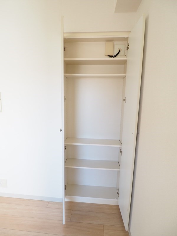レジディア中落合B棟4階 収納