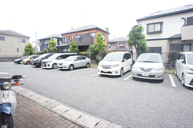 グランドゥール八千代 敷地内駐車場