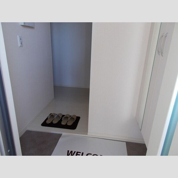 ハイム羽沢十番館205号室 玄関