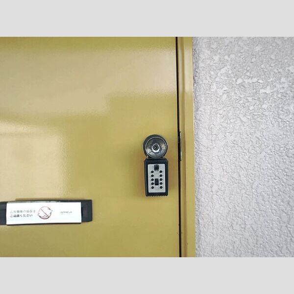 サンパレストミタ205号室 玄関