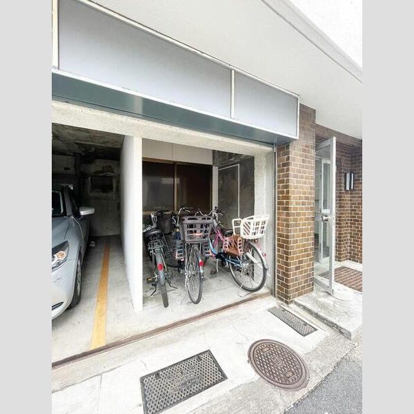 第二吉岡ビル 駐輪場