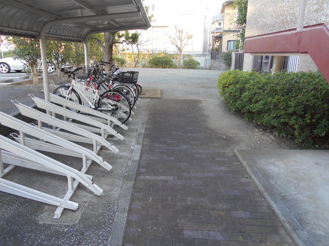 パーシモン中田0303号室 駐輪場　※実際の使用状況とは異なります(現況優先)