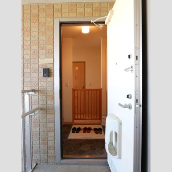 グランドソレイユ　A棟301号室 玄関