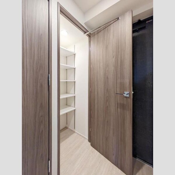 S-RESIDENCE横濱吉野町burgeon403号室 リビング