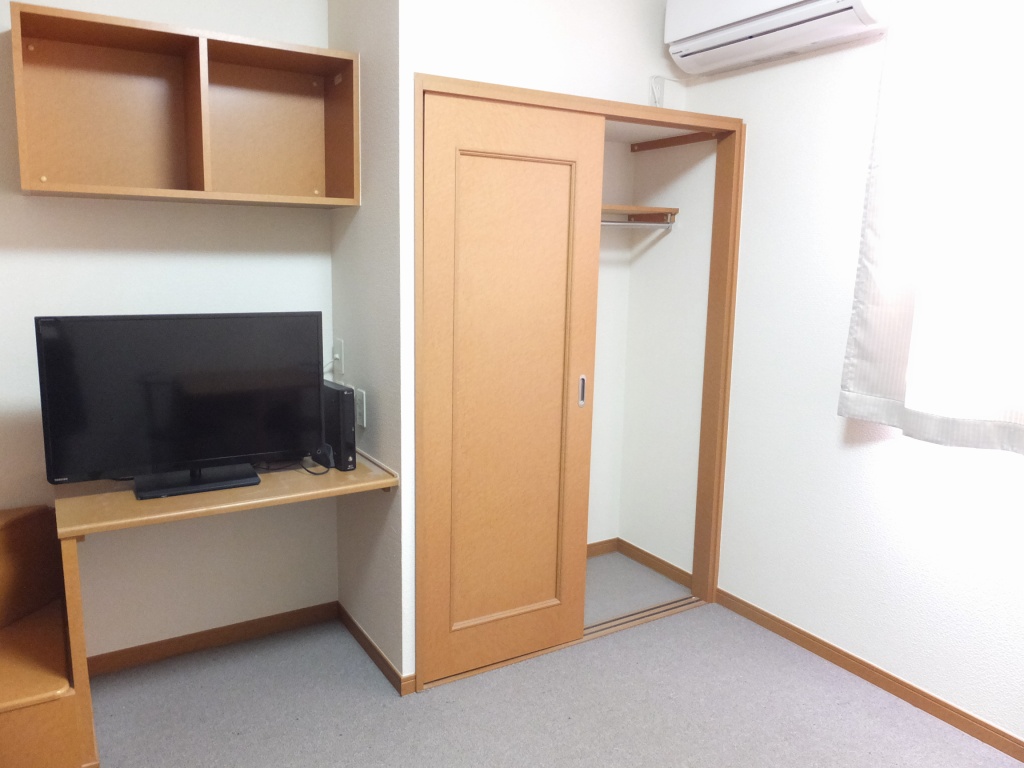 レオパレス水際邸 ポール付きのクローゼット